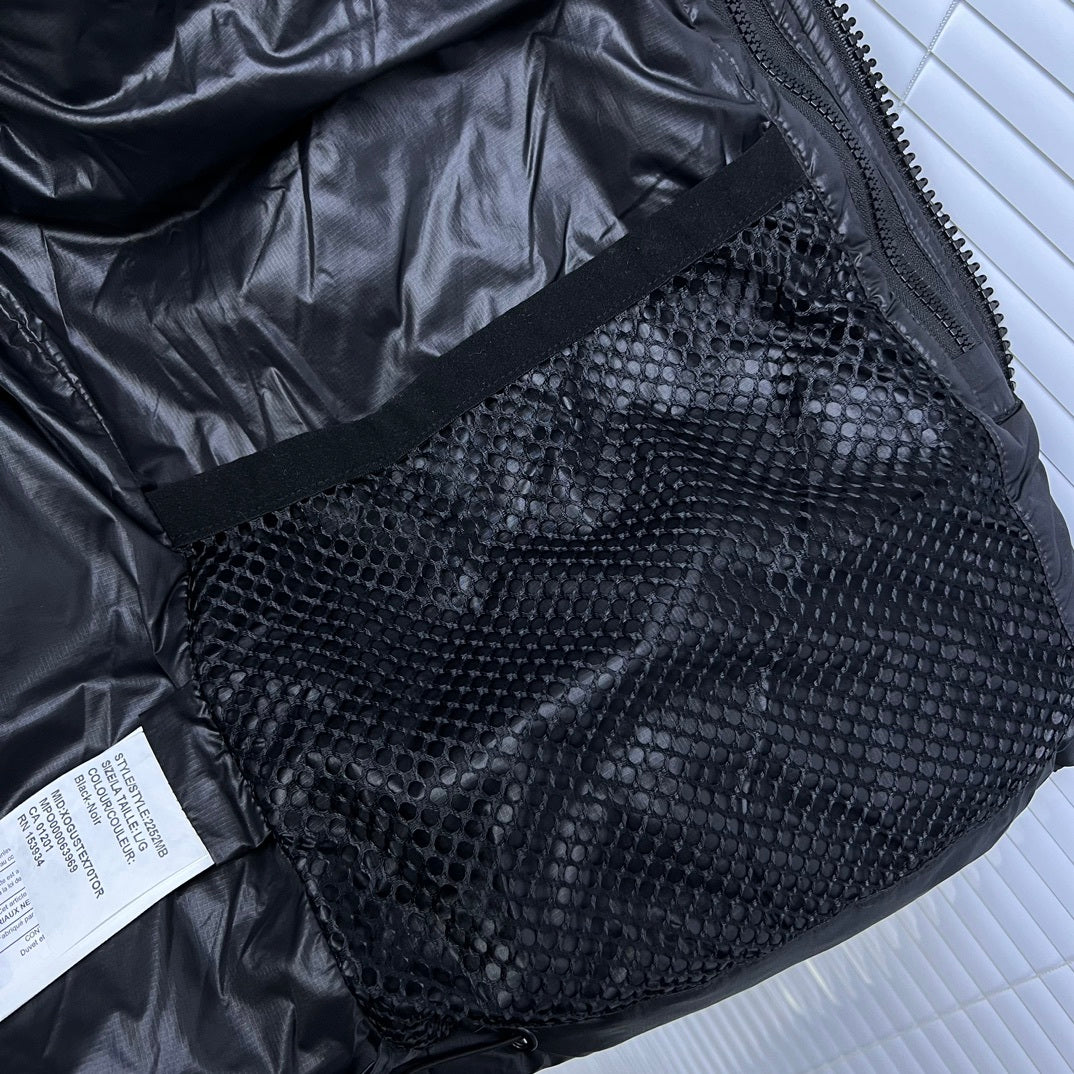 Canada Goose Black Logo-Zip Hooded Down Jacket